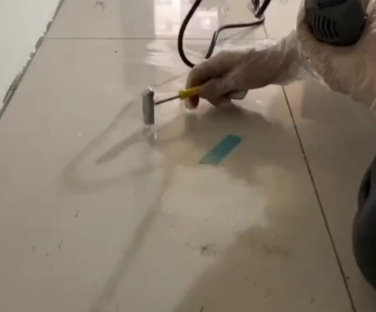 汕尾市瓷砖开裂维修公司专业分享瓷砖在铺贴前如果没有沥干水分，将会导致以下问题