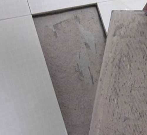 汕尾市瓷砖空鼓维修公司分享瓷砖铺贴时如果打浆（即涂抹在瓷砖背面和基层上的砂浆或瓷砖胶）过少，会带来以下问题